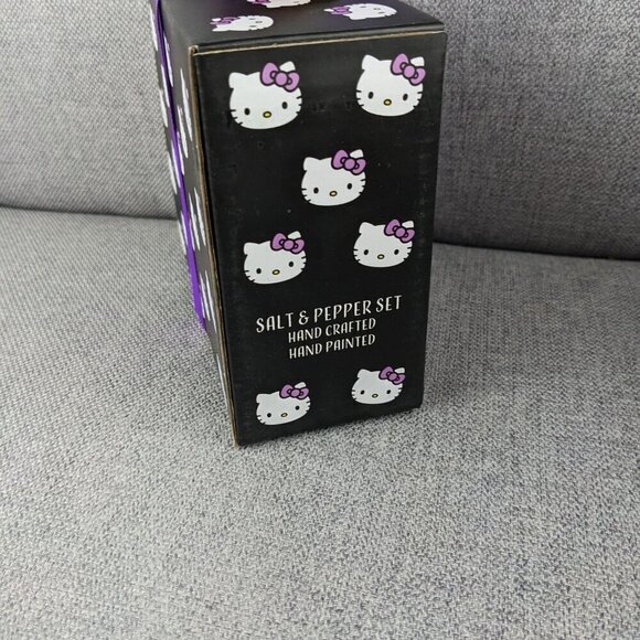 Hello Kitty Pumpkin and Skull Salt and Pepper Shaker Set - Picture 6 of 7